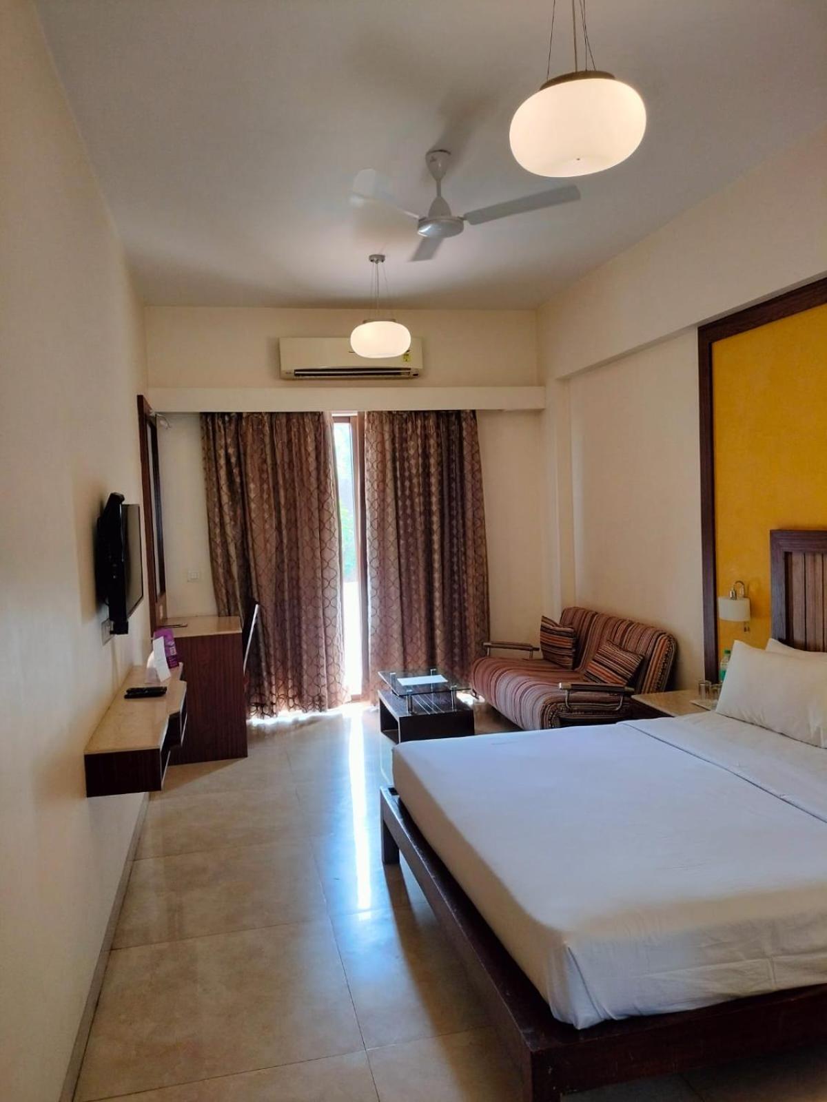 Vits Lonavala Hotel Bagian luar foto