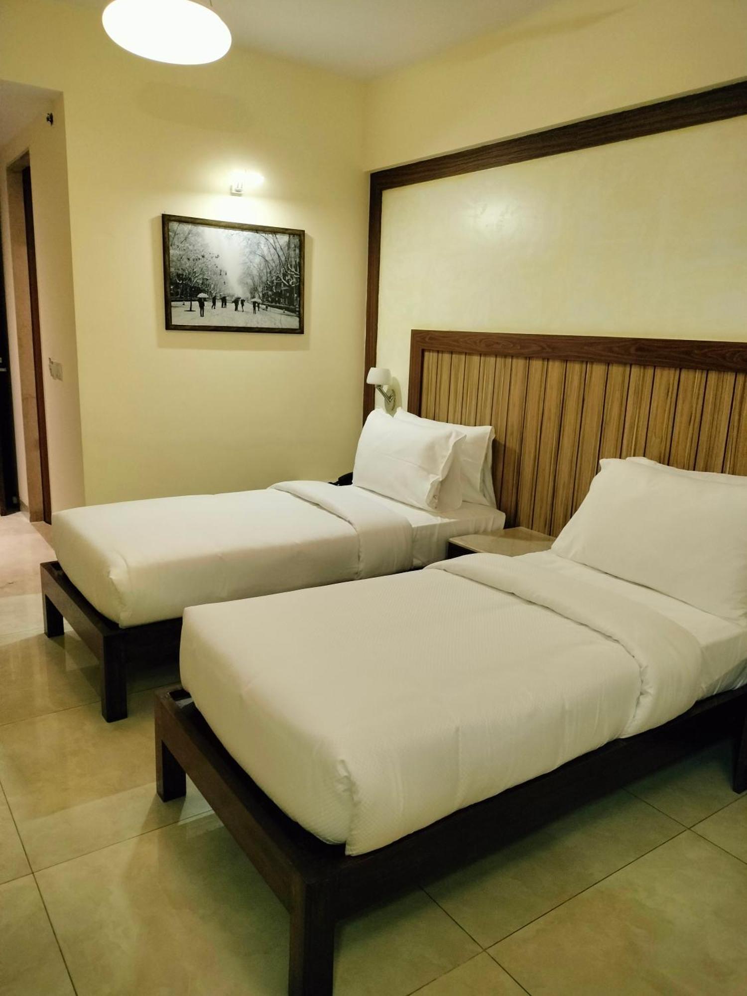 Vits Lonavala Hotel Bagian luar foto