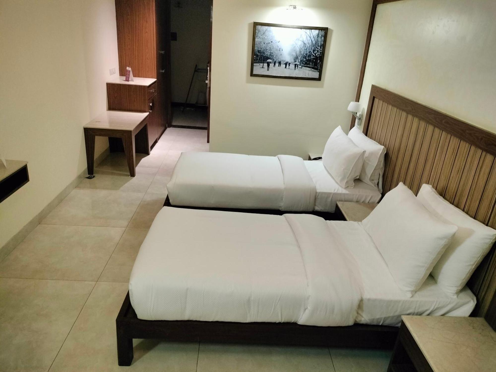 Vits Lonavala Hotel Bagian luar foto