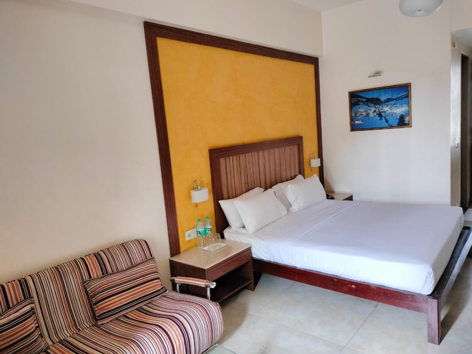 Vits Lonavala Hotel Bagian luar foto